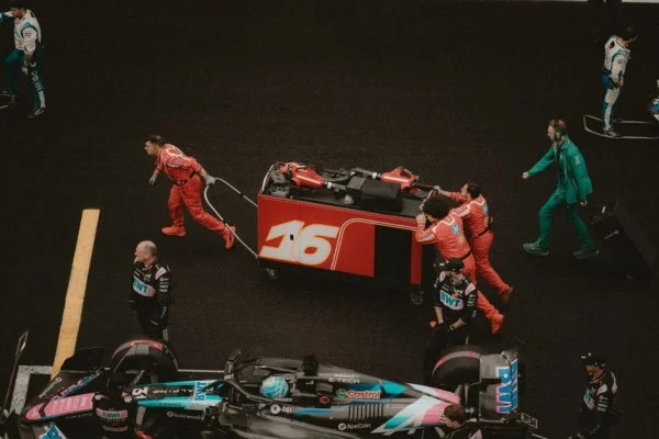 迈凯伦车手诺里斯F1新加坡站夺冠 强势缩小积分差距重燃总冠军悬念